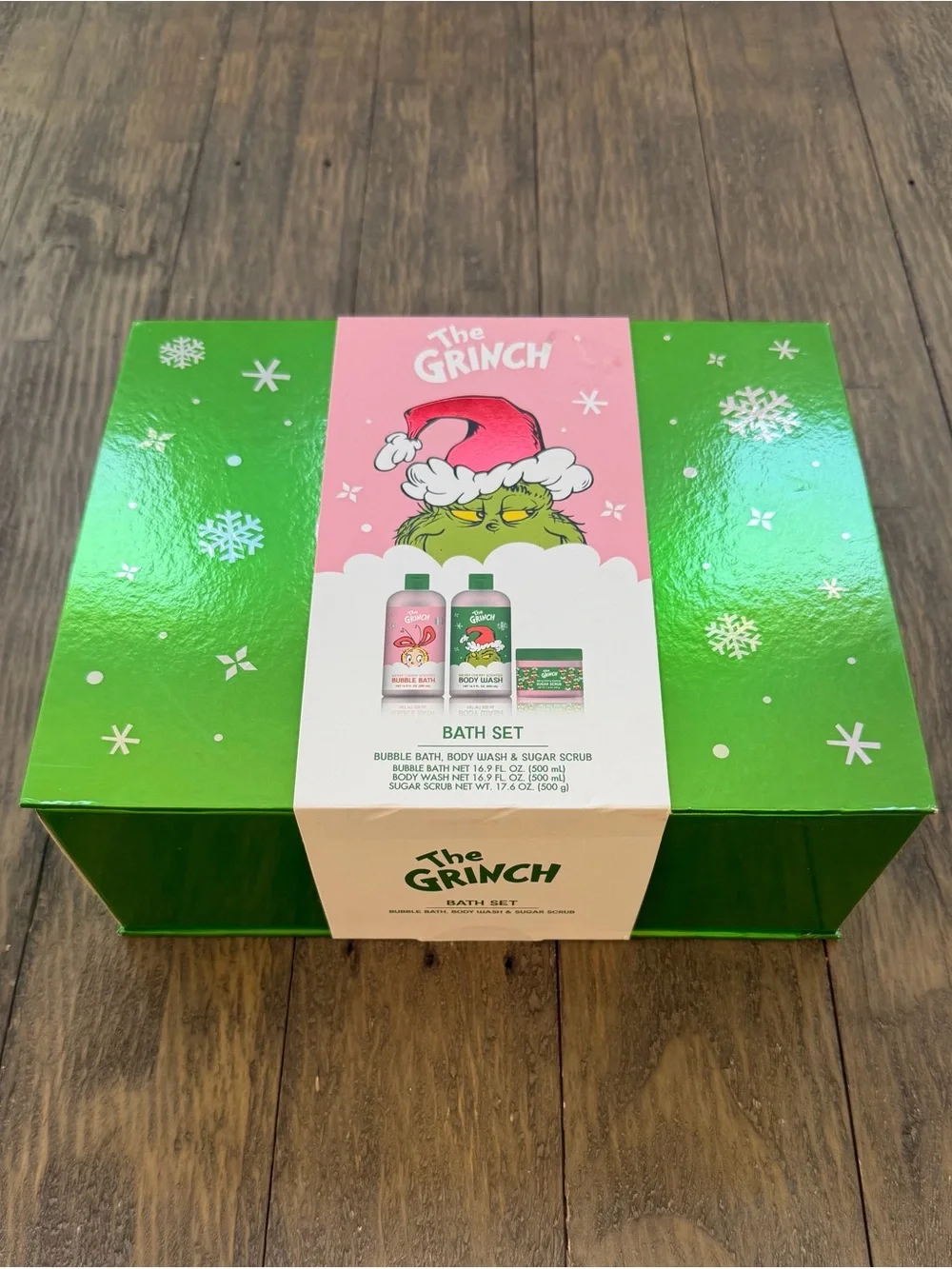 The Grinch Bath Set Bubble Bath, Body Wash and Sugar Scrub New in box.